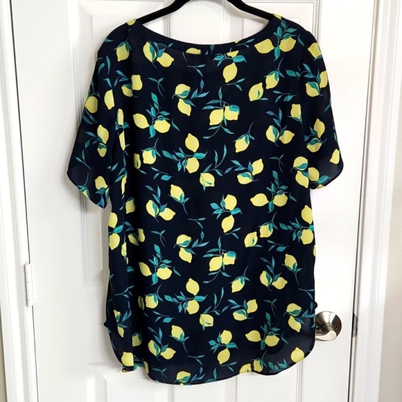 Banana Republic navy lemon print hi-low hem top Size: L - Picture 6 of 6